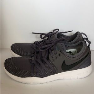 🆕  NWOT Nike Free Runners 6M